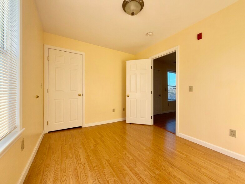 Building Photo - 1037 Cass Ave