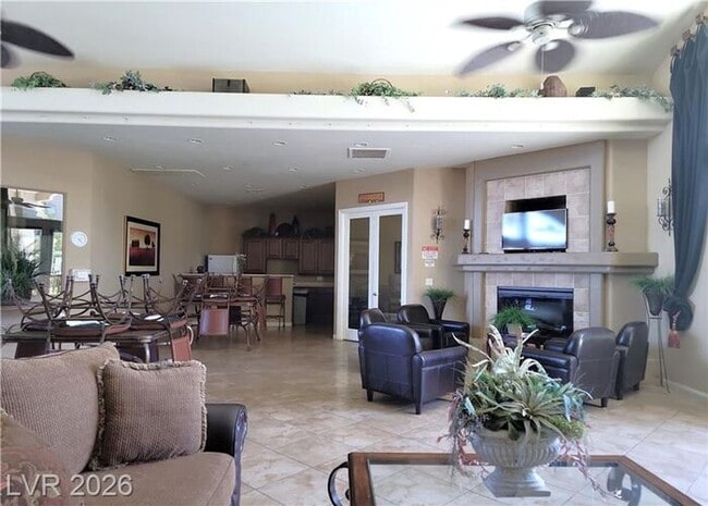 Building Photo - Can't help but to FALL in LOVE with this condo!