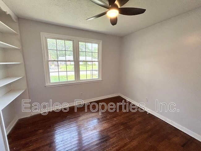 Building Photo - 418 Dove Pl