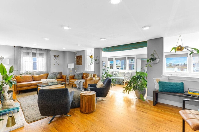 Building Photo - 32 Basin St