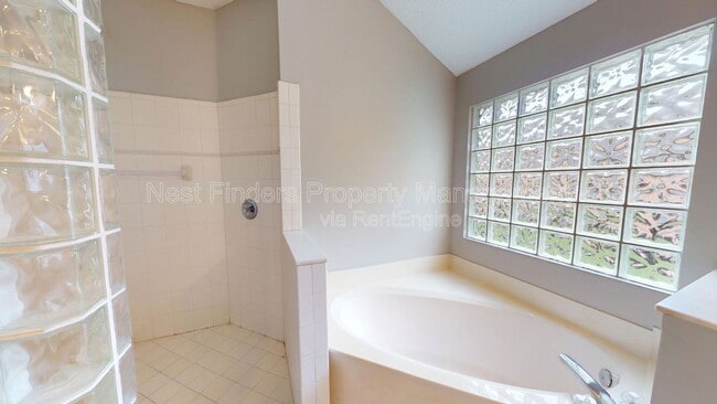 Building Photo - 11861 Lake Fern Dr