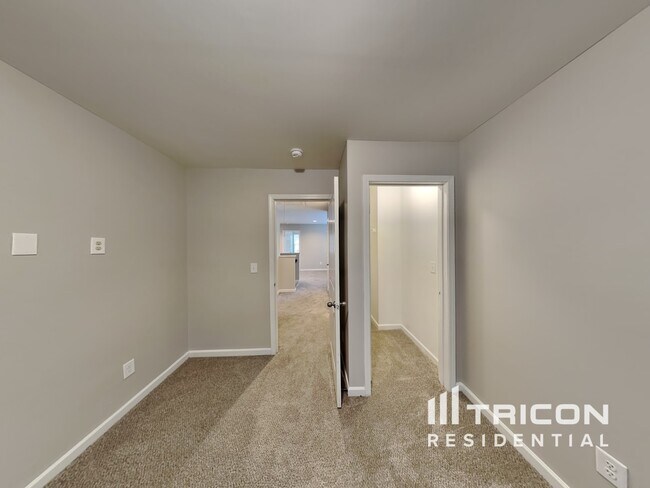 Building Photo - 5175 Howell Ct