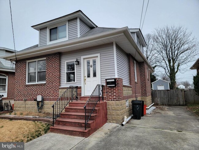 Building Photo - 127 Delaware Ave