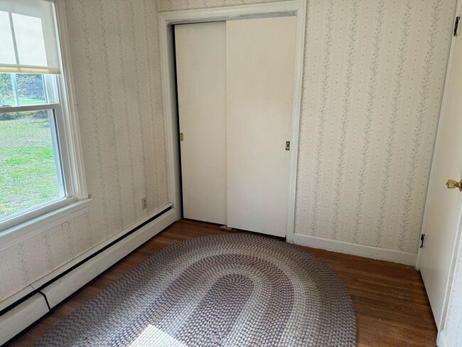 Building Photo - 5 Bedroom 2 Bathroom Home in Idyllic Neighborhood (CURRENTLY UNDER CONTRACT)