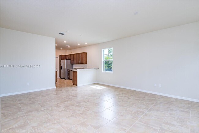 Building Photo - 1040 Eucalyptus Dr
