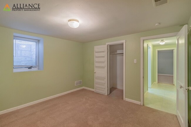 Building Photo - Amazing Home Near City Park and Campus!