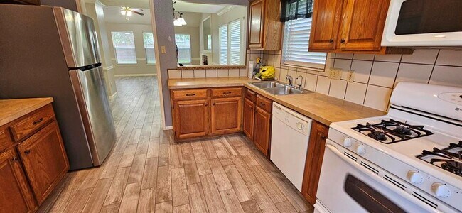 Building Photo - 14602 Coolridge Ct