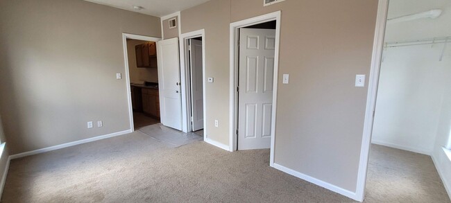 Building Photo - 217 N Washington St