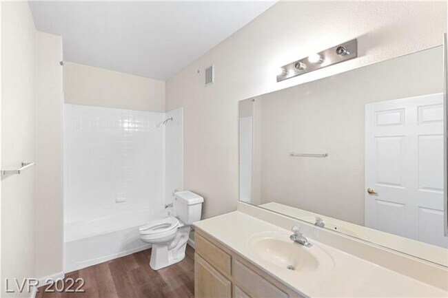 Building Photo - 2 Bed 2 Bath Green Valley Downstairs Condo