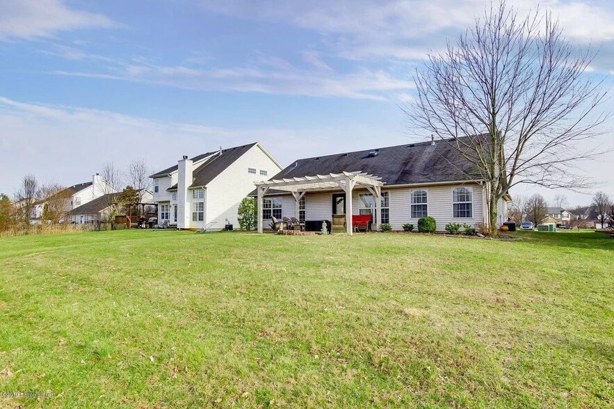Building Photo - 5715 Waveland Cir