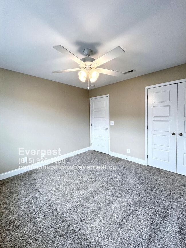 Building Photo - Spacious 4-Bedroom Home with Modern Comfor...