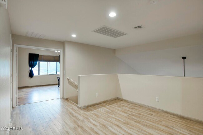 Building Photo - 3517 W Quail Track Dr