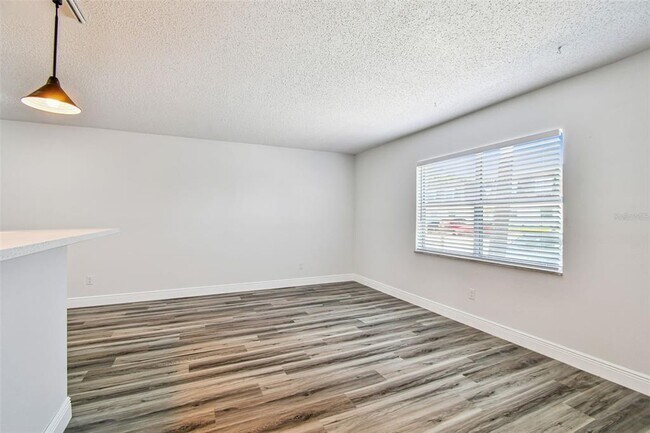Building Photo - 9125 Tudor Dr