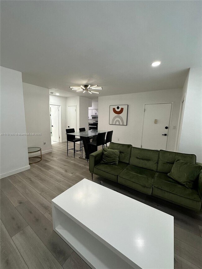 Building Photo - 316 Surfside Blvd