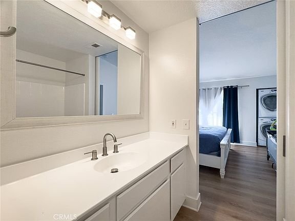 Building Photo - 141 Timbre