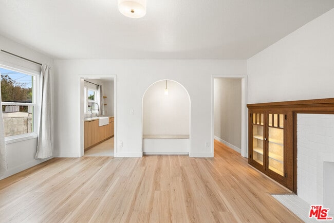 Building Photo - 612 Romulo St