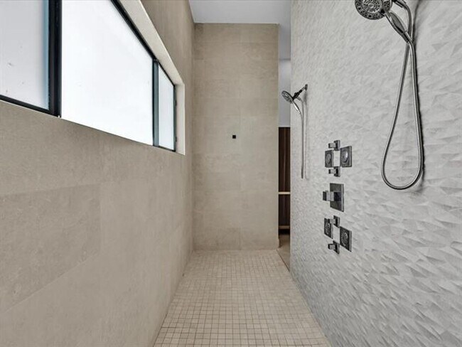 Building Photo - 6122 SW 173rd Way