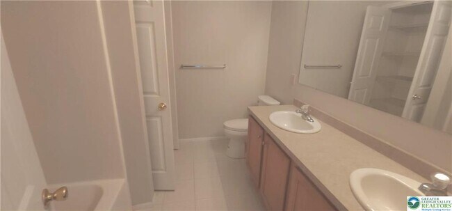 Building Photo - 1600 Greystone Cir