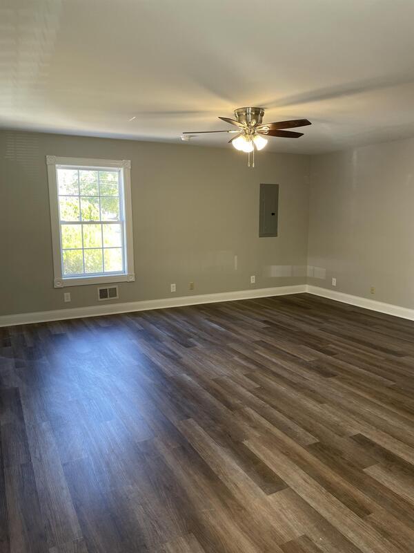 Building Photo - 923 W Lee Rd