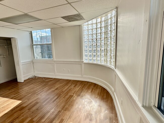 MAIN BEDROOM : Modern Art Curved Window - 5 E Broad St