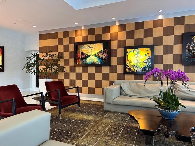 Building Photo - 1800 N Bayshore Dr