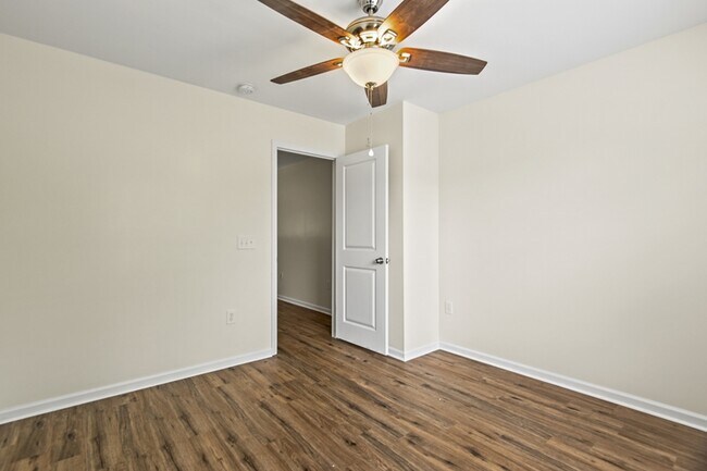 Building Photo - 465 Green Park Ln