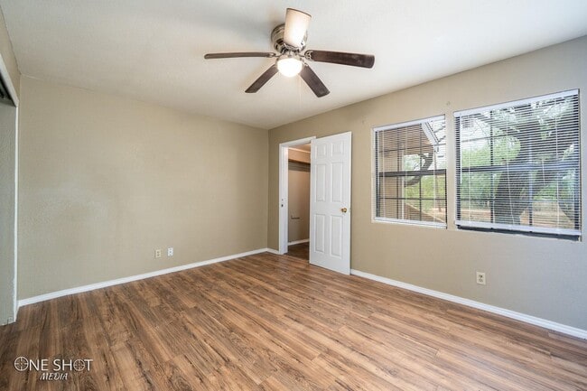 Building Photo - 3632 Clinton St