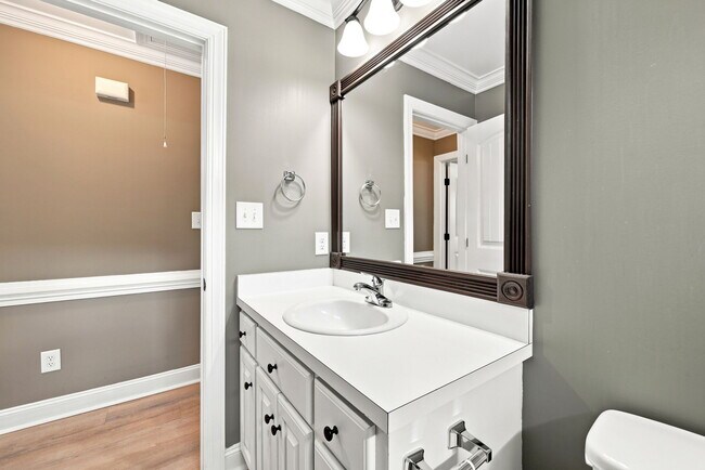 Building Photo - 2517 Sawgrass Dr