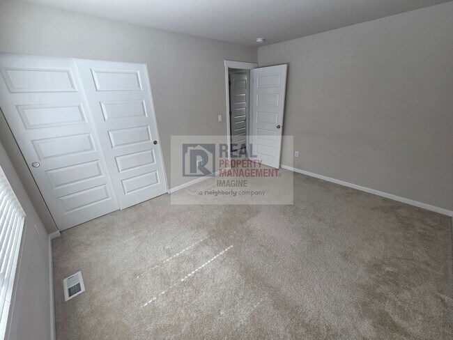 Building Photo - Modern 3 Bedroom, 2.5 Bath Home In Quiet Community!