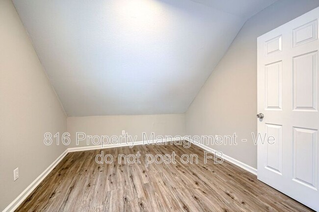 Building Photo - 6901 Jackson Ave