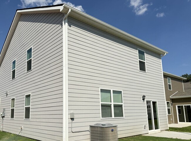 Building Photo - 4919 Sandringham Ln