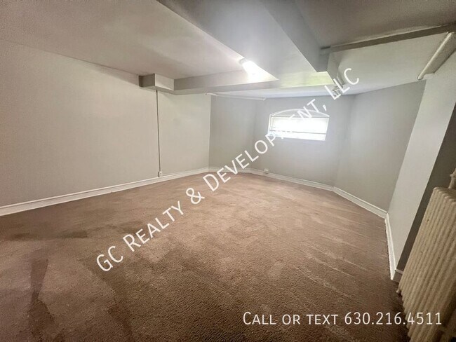 Building Photo - 5410 W Berteau Ave