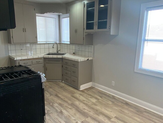 Building Photo - Beautiful Rodeo 2 bedroom 1 bath