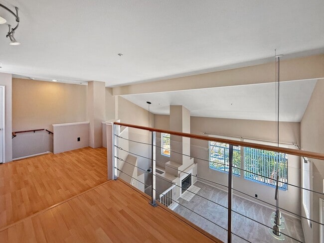 Building Photo - 2-Bedroom Townhome with Loft in Prime El C...
