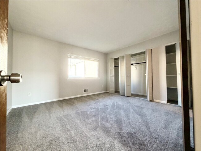 Building Photo - 422 Eastbrooke Ln