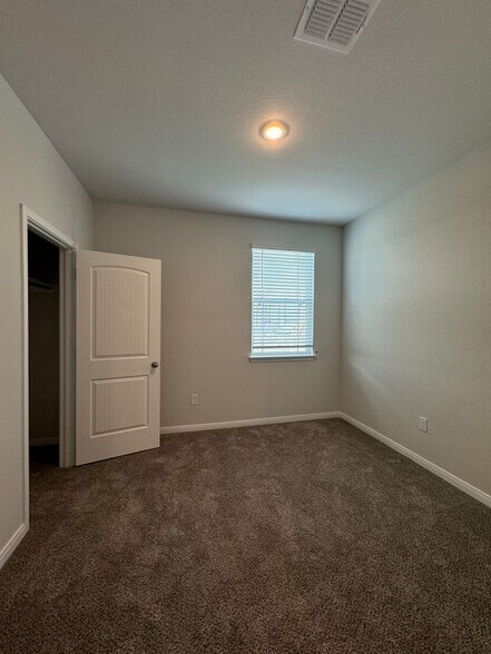Building Photo - 11131 Hollinger Cir