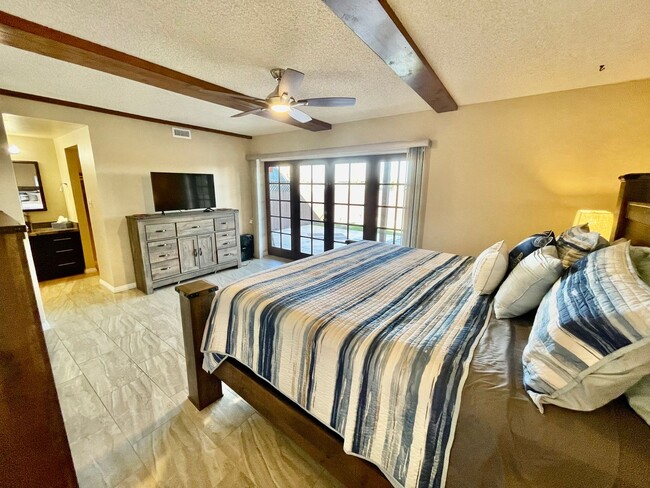 Building Photo - Furnished Beach front House in OB One Month Minimum Rental