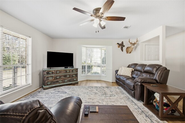 Building Photo - 10505 Champion Village Dr