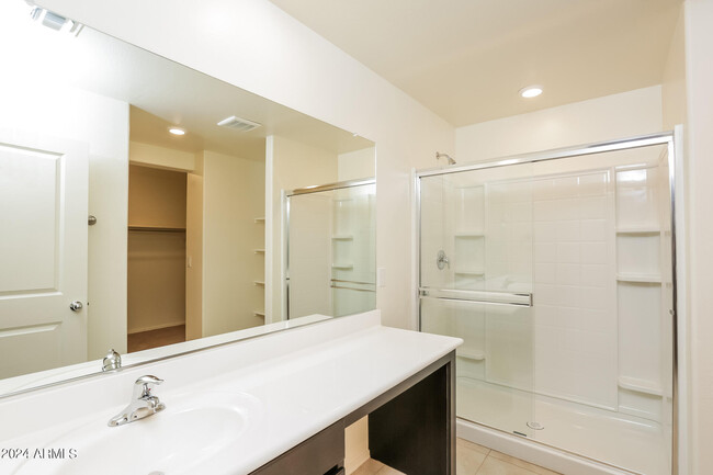 Building Photo - 9068 S 253rd Dr