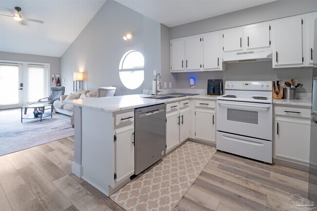 Building Photo - 5001 Grande Dr