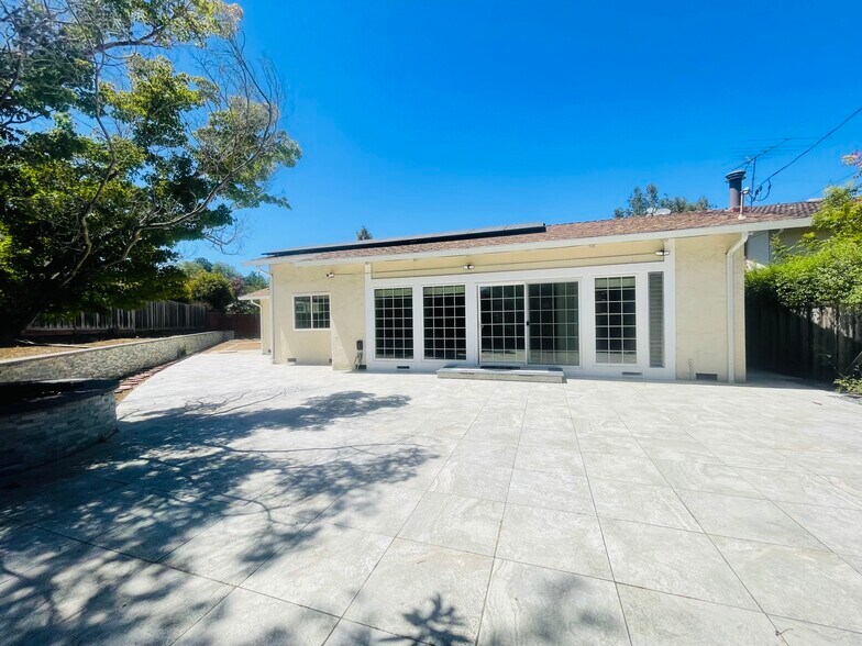 Building Photo - 1150 Stafford Dr