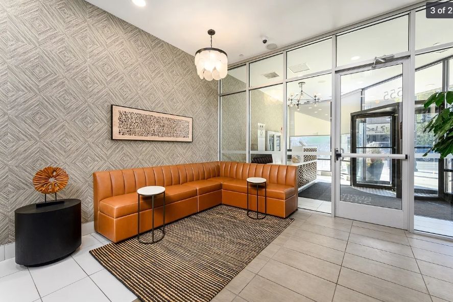 Building Photo - 2555 N Clark St