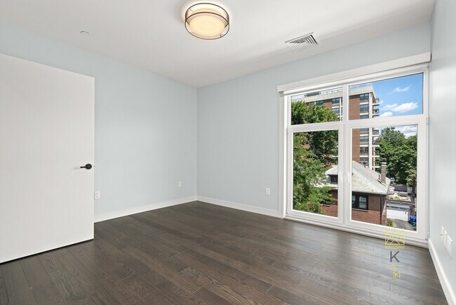 Building Photo - 54 Auburn St