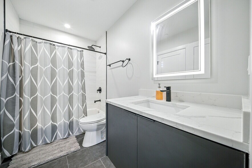 Building Photo - 25 2nd St