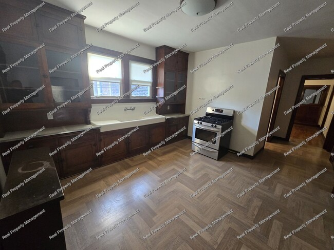 Building Photo - Charming 3 Bedroom Bungalow