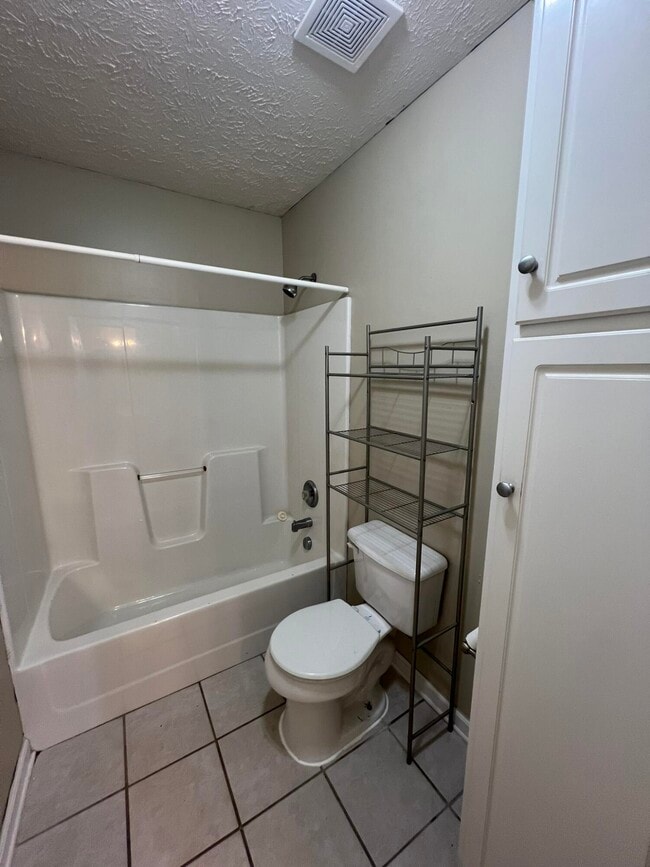 Building Photo - 623 Belle Court
