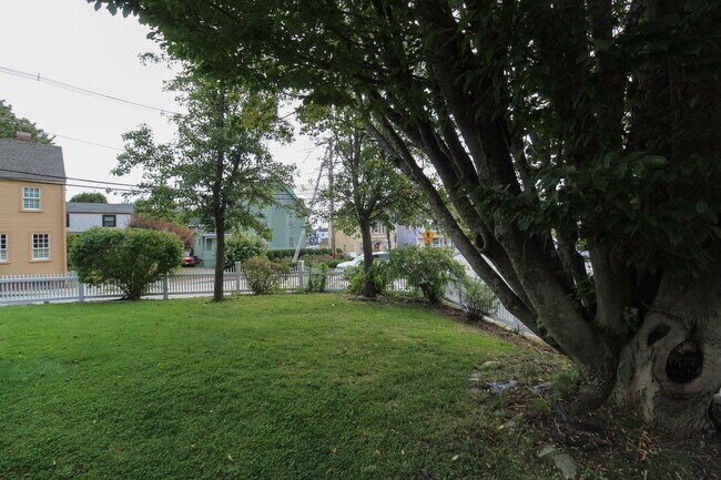Building Photo - 445 Pleasant St