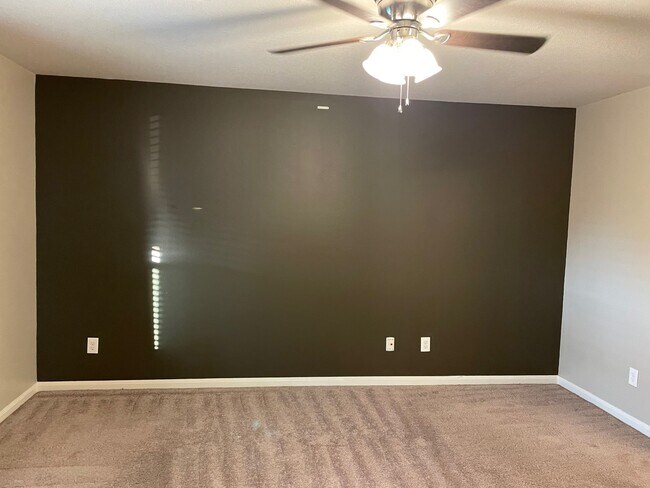 Building Photo - 1215 Wallflower Ave
