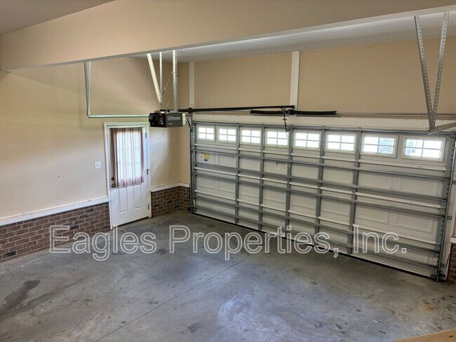 Building Photo - 103 Kestrel Ct