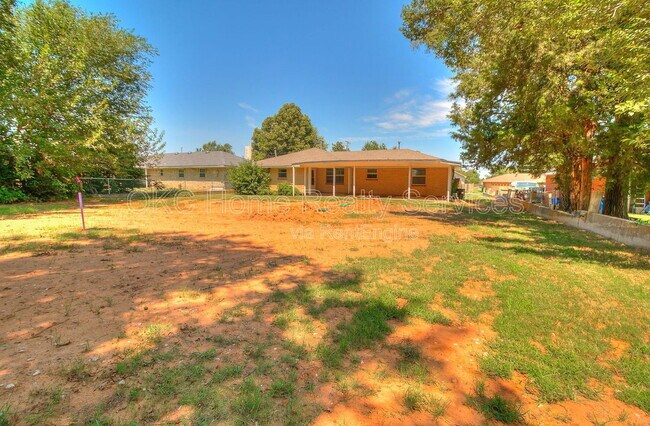 Building Photo - 8712 NE 25th St